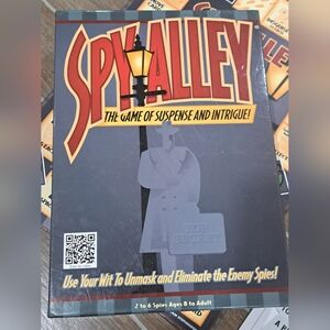 Spy Alley Game Of Suspense and Intrigue Family Party Board Game- COMPLETE